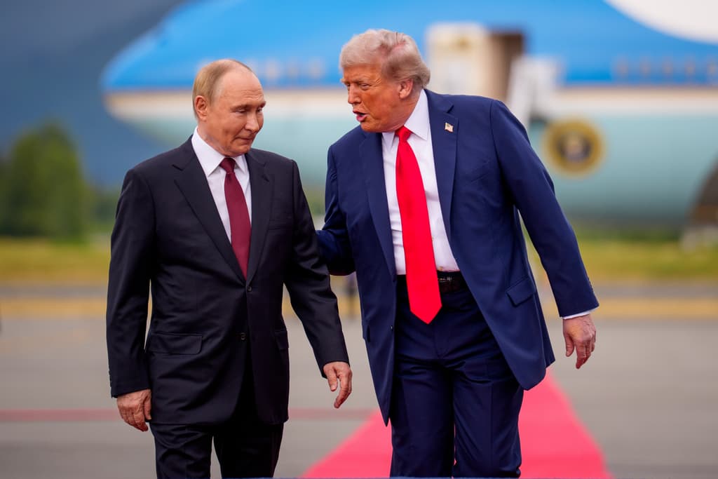 icon for Trump meets with Putin by...?
