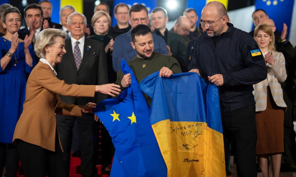 Will Ukraine sign an EU accession treaty by December 31, 2027?